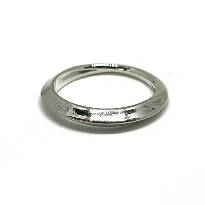 LARRY SMITH EXTRA THIN TRIANGLE RING 