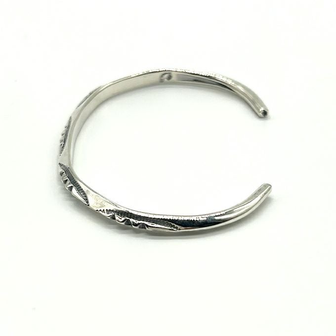 LARRY SMITH WOMEN'S EXTRA THIN TRIANGLE BRACELET 