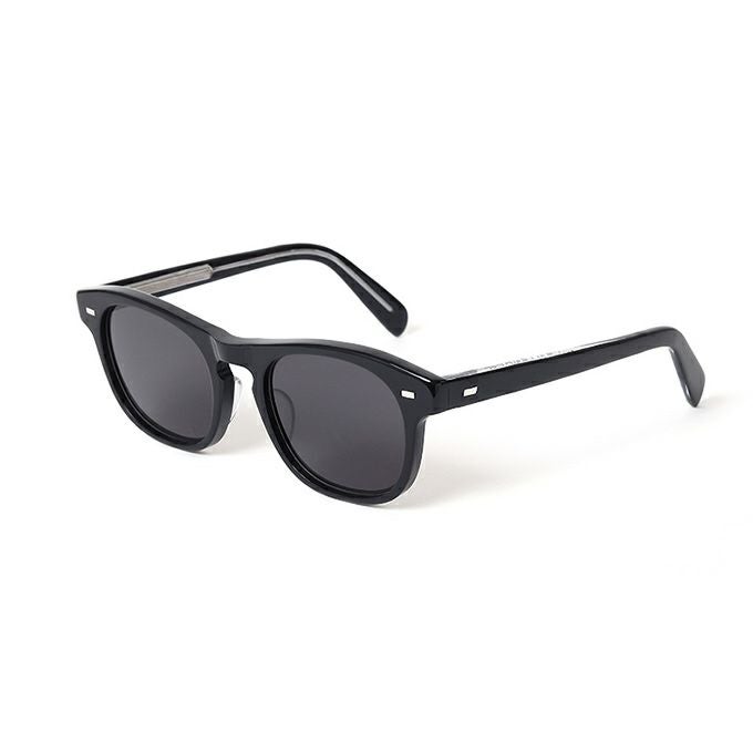 BLACK - CHARCOAL LENS